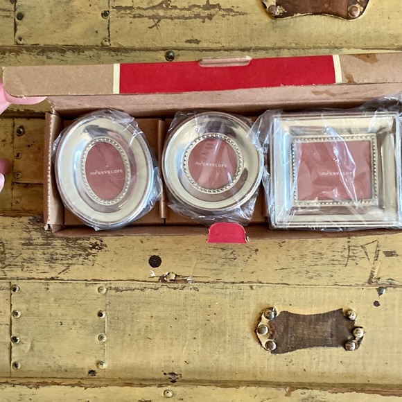 RED ENVELOPE SILVER MINI MAGNETIC PICTURE FRAMES SET OF 3 IN ORIGINAL BOX - Picture 9 of 9